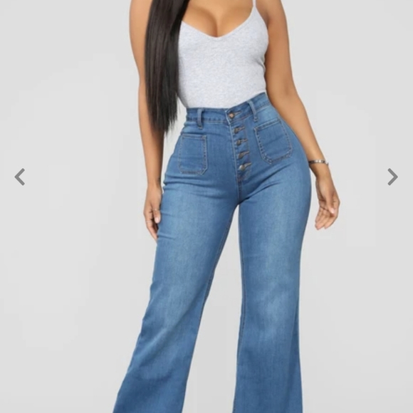 Brand new size 28 Fashion Nova Flare Jeans - Picture 1 of 3